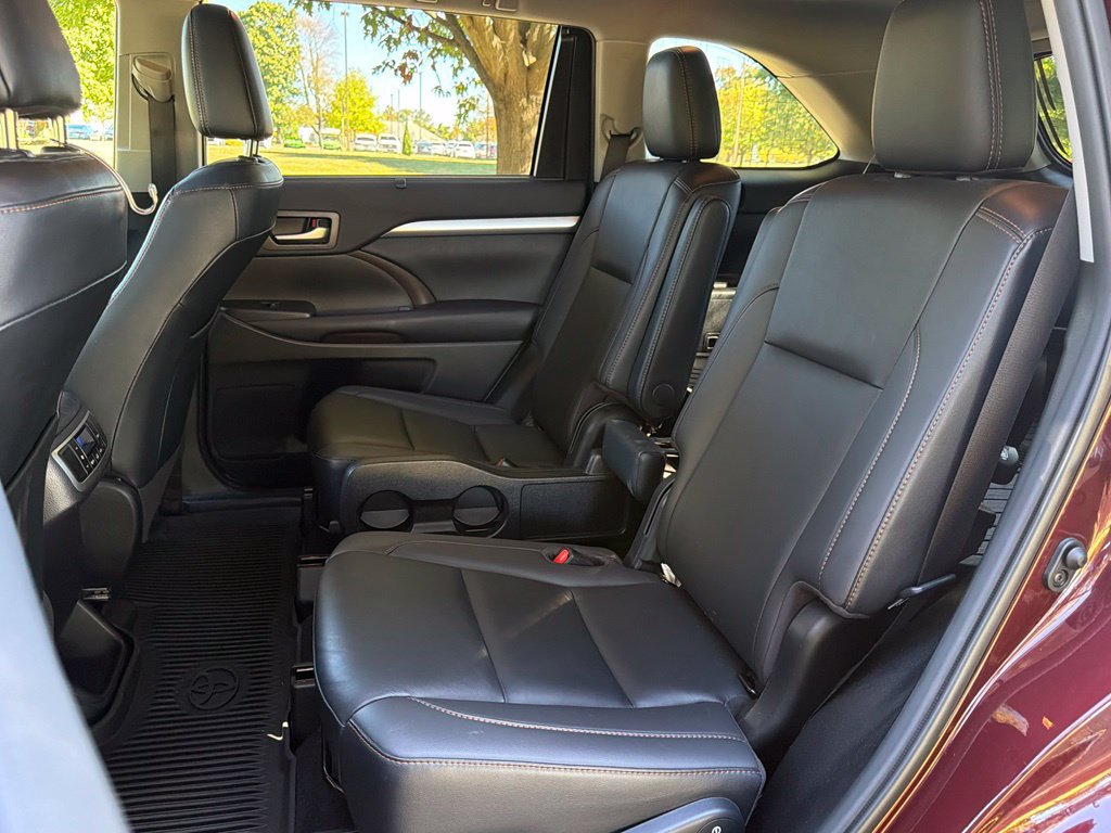 Used 2019 Toyota Highlander XLE AWD/4WD image 24