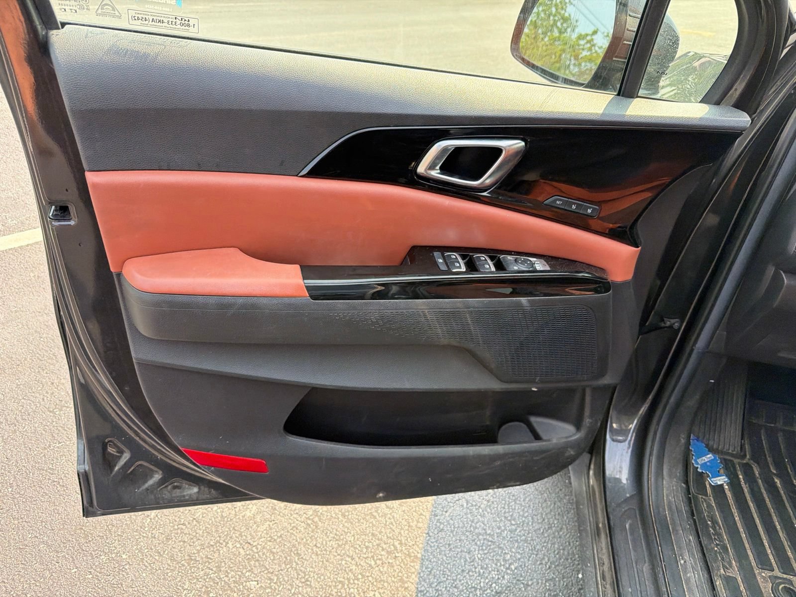 Used 2024 Kia Carnival SX FWD image 6