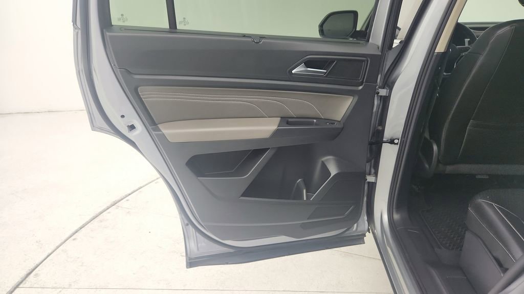 Used 2021 Volkswagen Atlas SE image 27