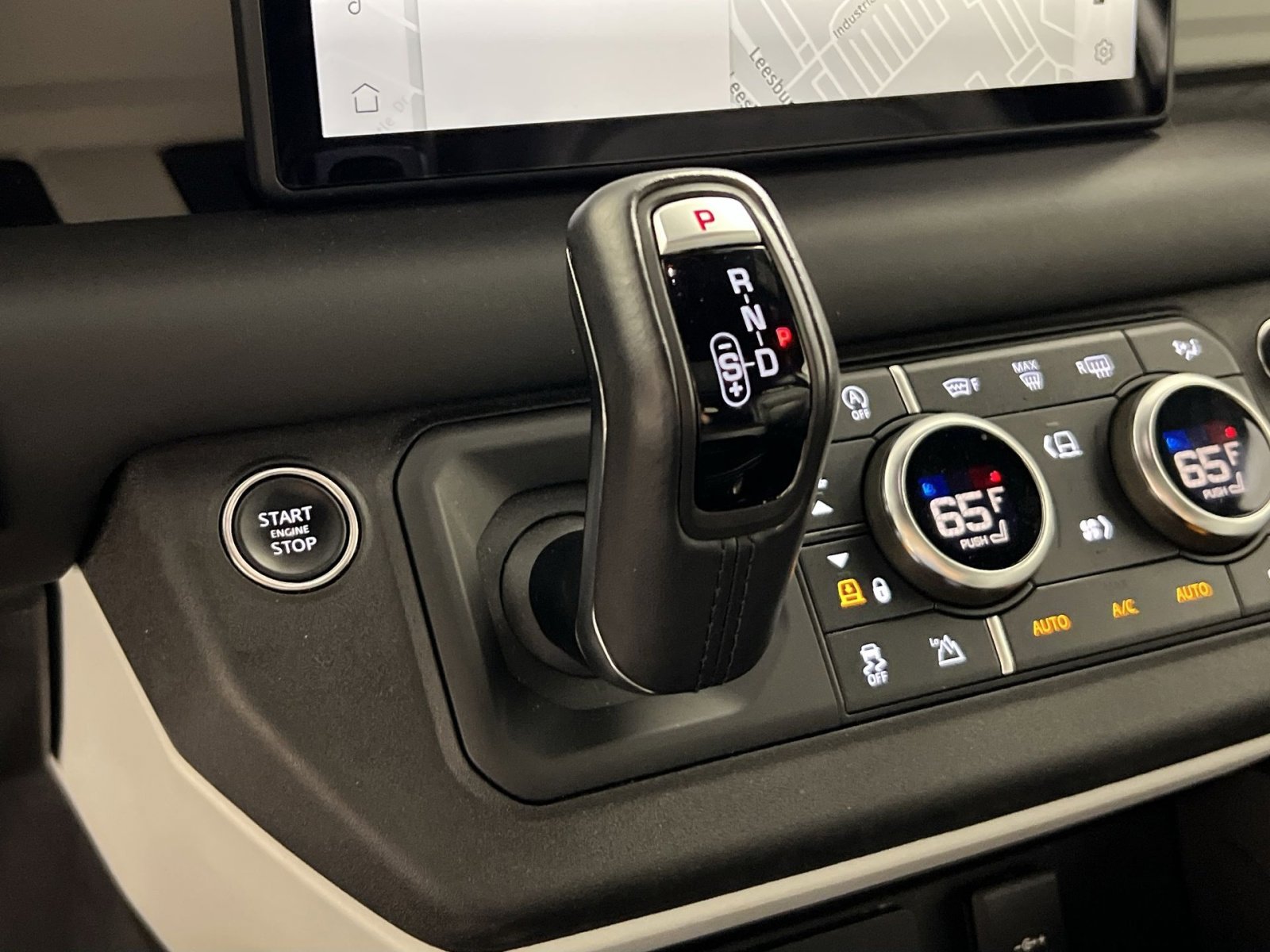 Used 2024 Land Rover Defender 110 S image 22