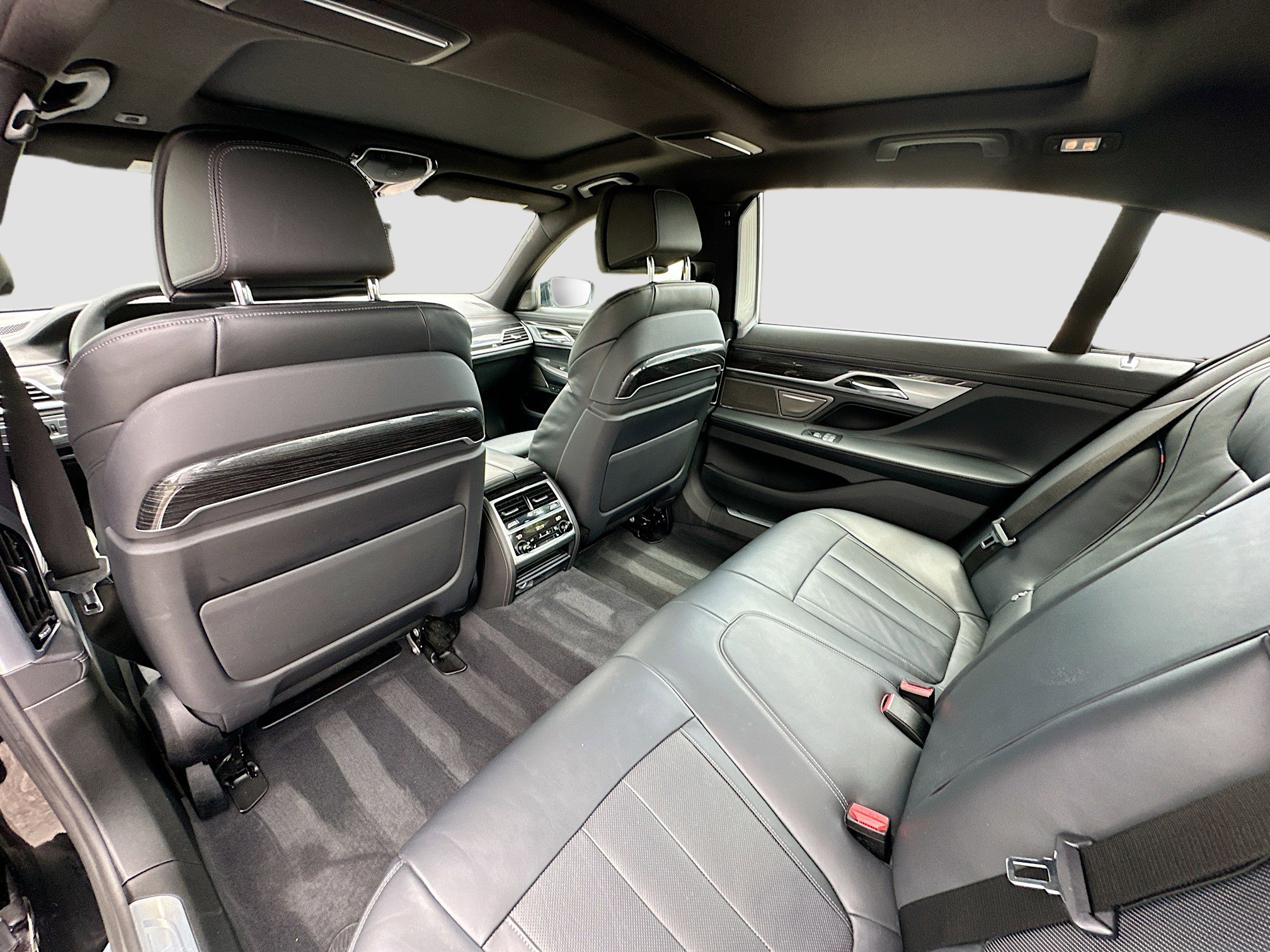 Used 2020 BMW 750i xDrive w/ Executive Package AWD/4WD image 25