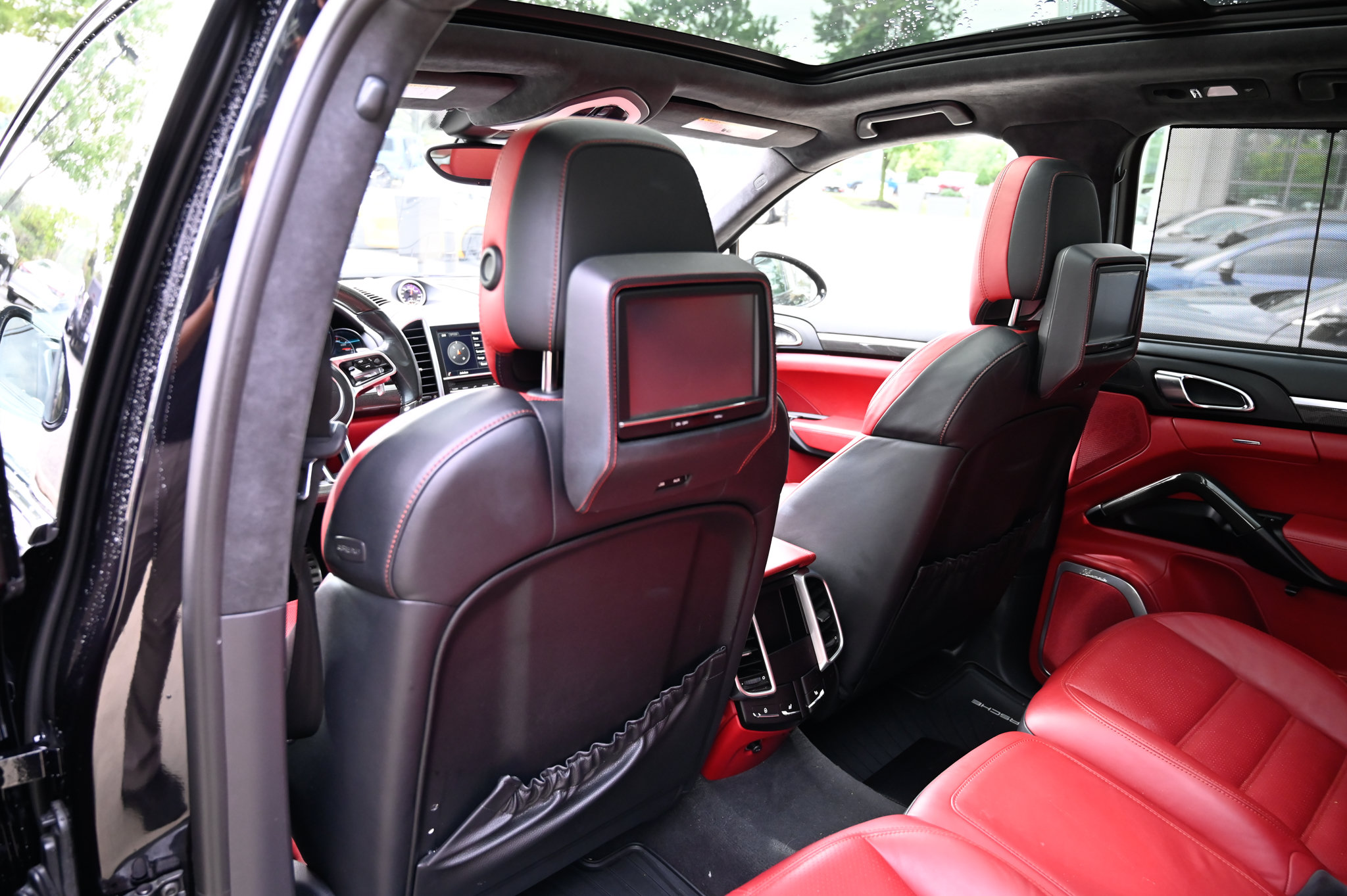 Used 2016 Porsche Cayenne Turbo S AWD/4WD image 37