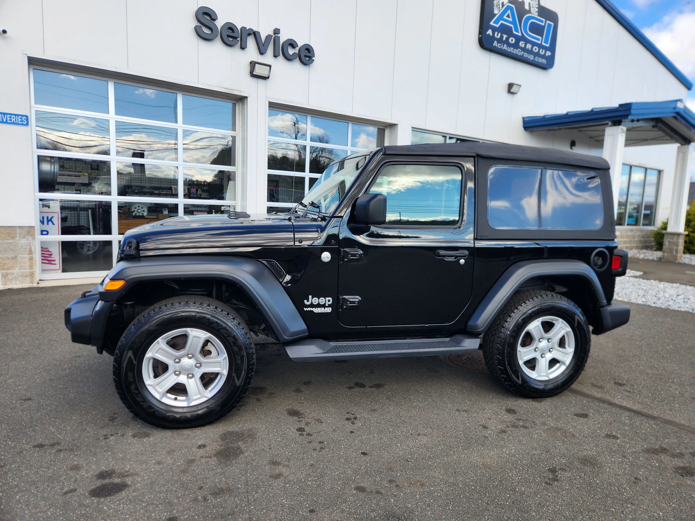 Used 2018 Jeep Wrangler Sport AWD/4WD image 7