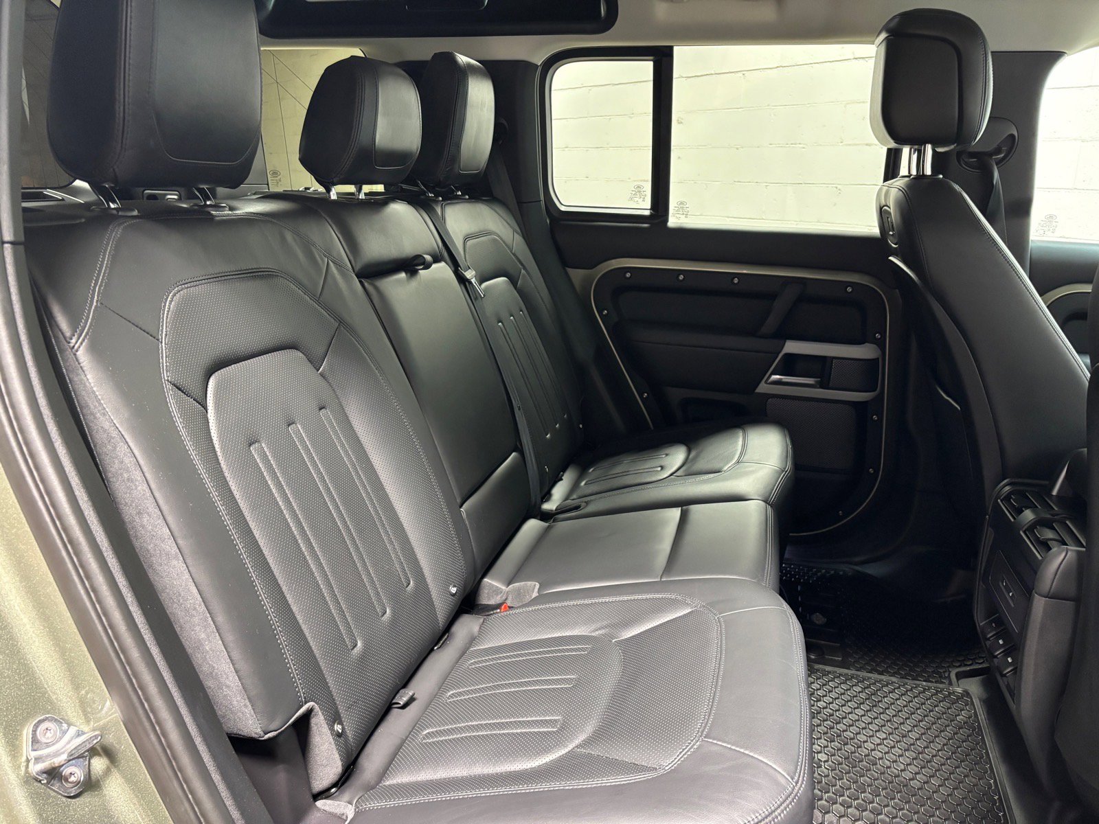 Used 2020 Land Rover Defender 110 HSE AWD/4WD image 38