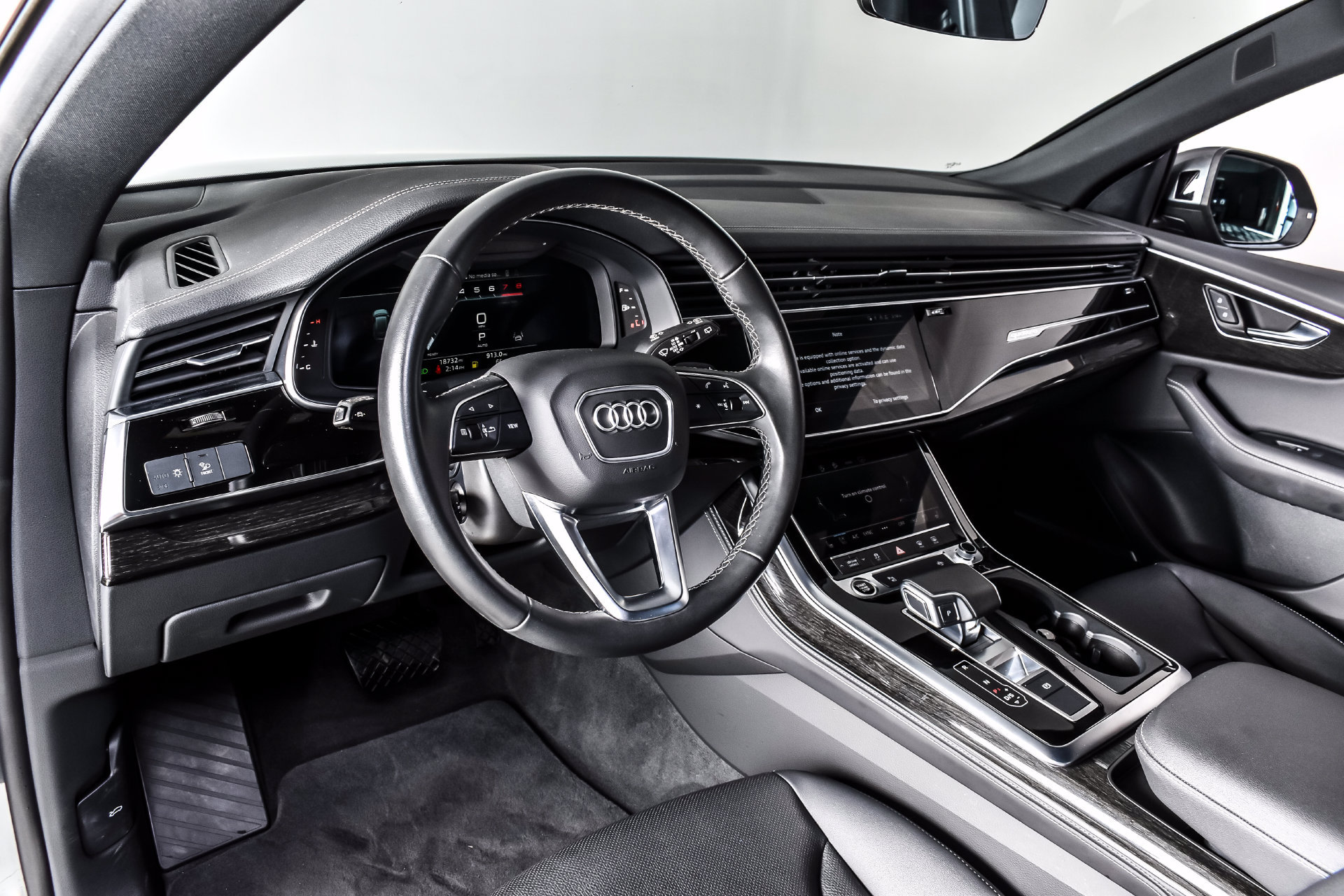 Used 2025 Audi Q8 Premium Plus AWD/4WD image 13