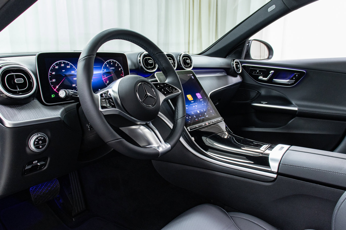 Used 2025 Mercedes-Benz C 300 4MATIC Sedan image 12