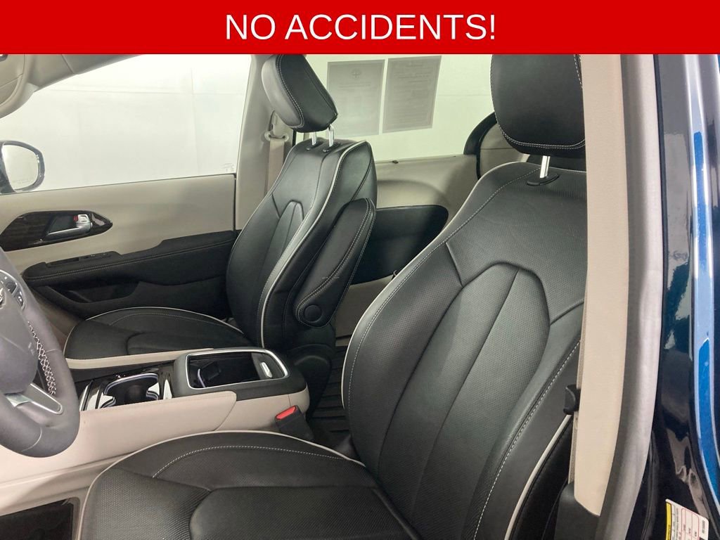 Used 2024 Chrysler Pacifica Limited image 11