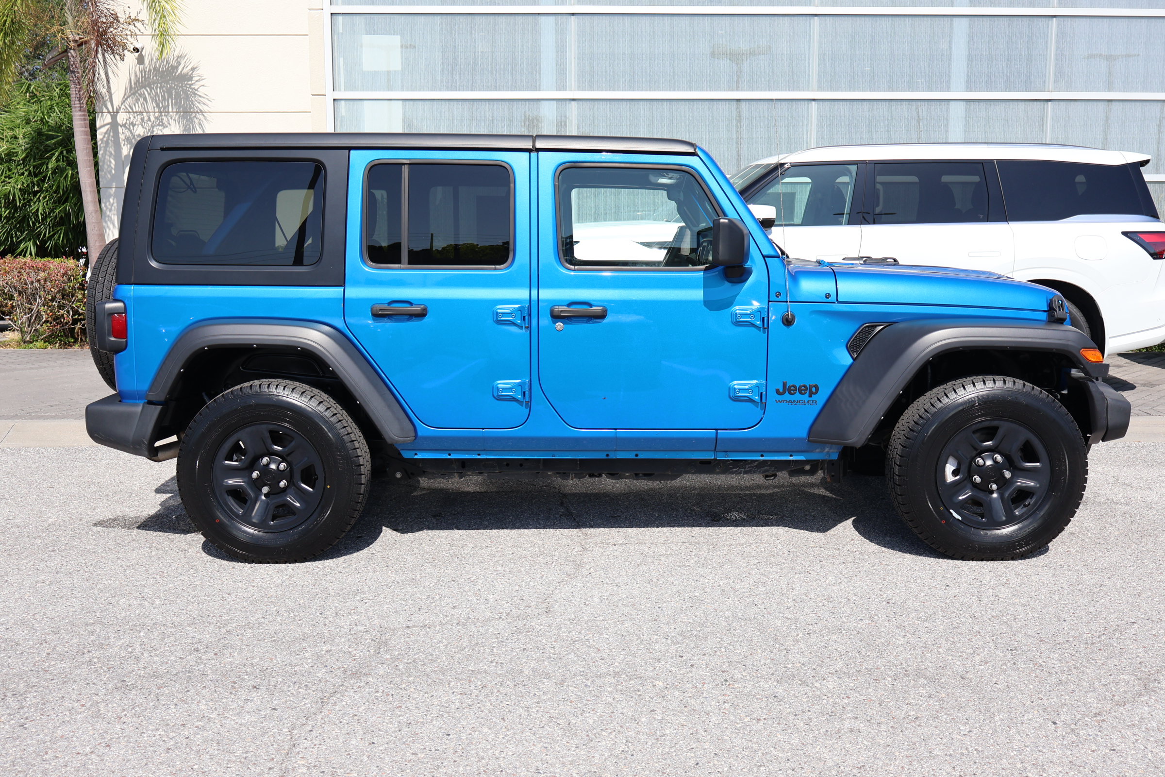 Used 2022 Jeep Wrangler Unlimited Sport AWD/4WD image 9