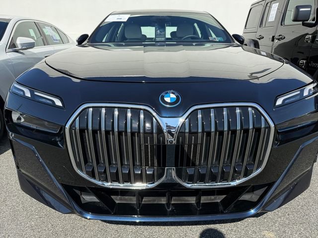 Certified 2026 BMW 750e xDrive image 36
