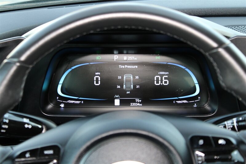 Used 2025 Hyundai Elantra Sport FWD image 21