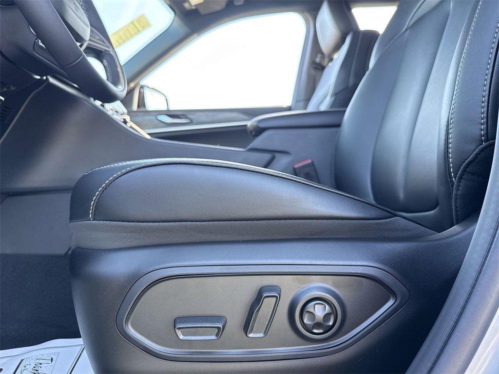 New 2025 Jeep Grand Cherokee L Limited w/ Trailer Tow Package image 12