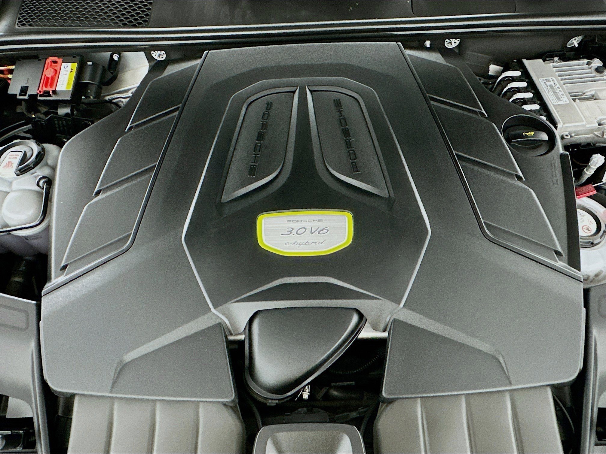 Used 2022 Porsche Cayenne E-Hybrid Coupe image 32