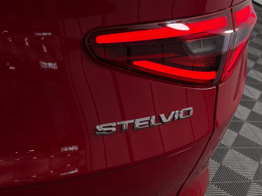 Used 2022 Alfa Romeo Stelvio Sprint image 14