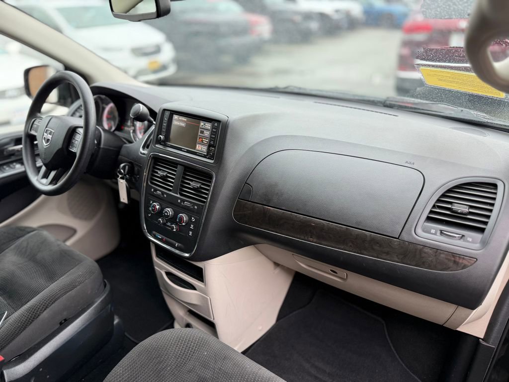 Used 2019 Dodge Grand Caravan SE w/ UConnect Hands-Free Group image 11