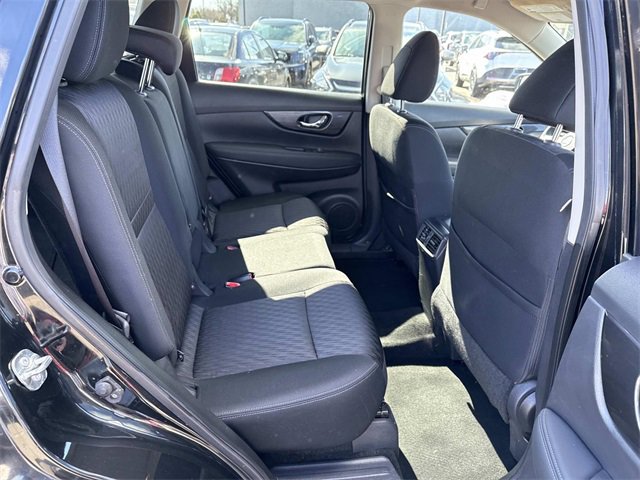 Used 2017 Nissan Rogue SV w/ SV Premium Package image 11