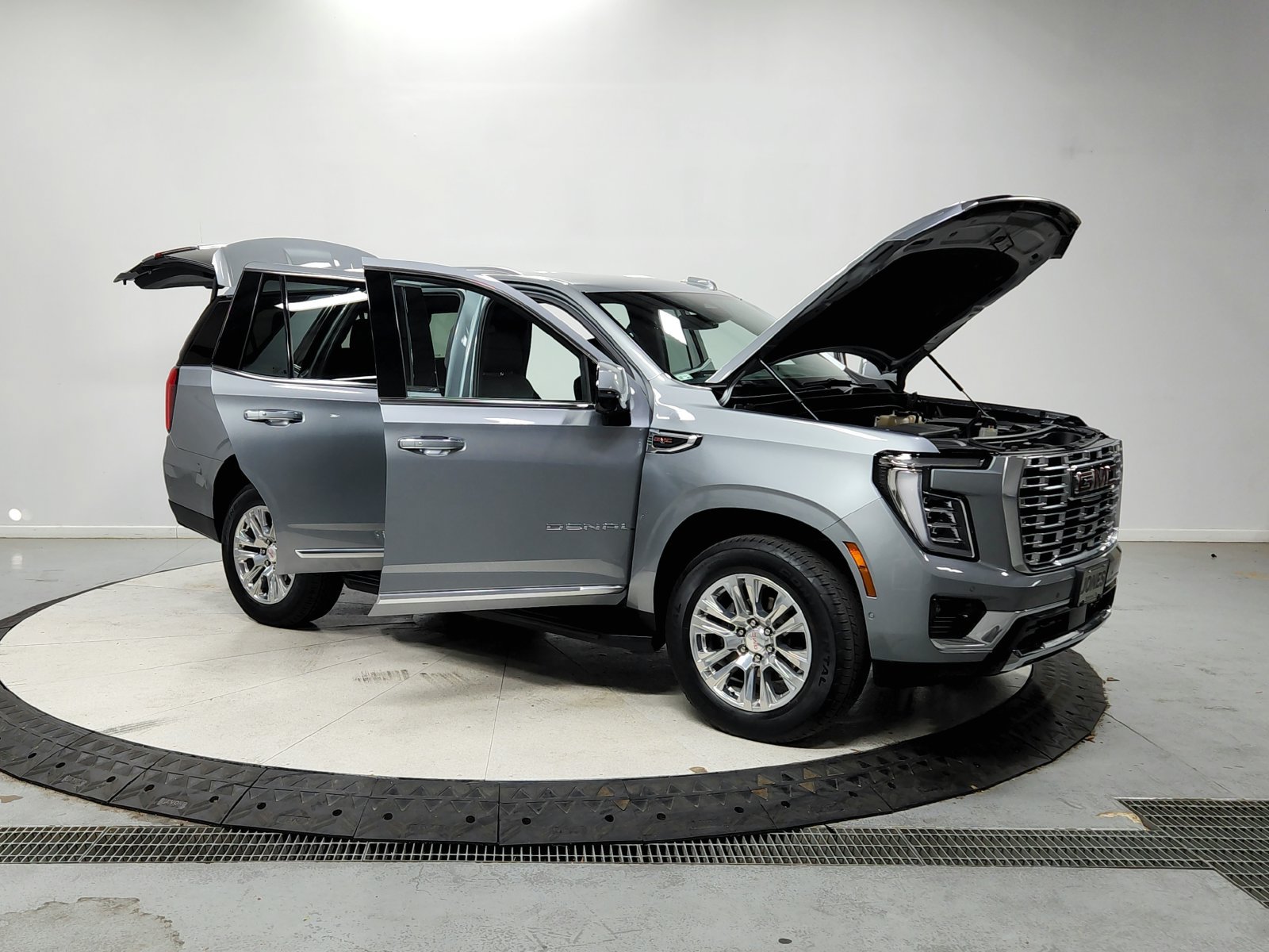 Used 2025 GMC Yukon Denali AWD/4WD image 10