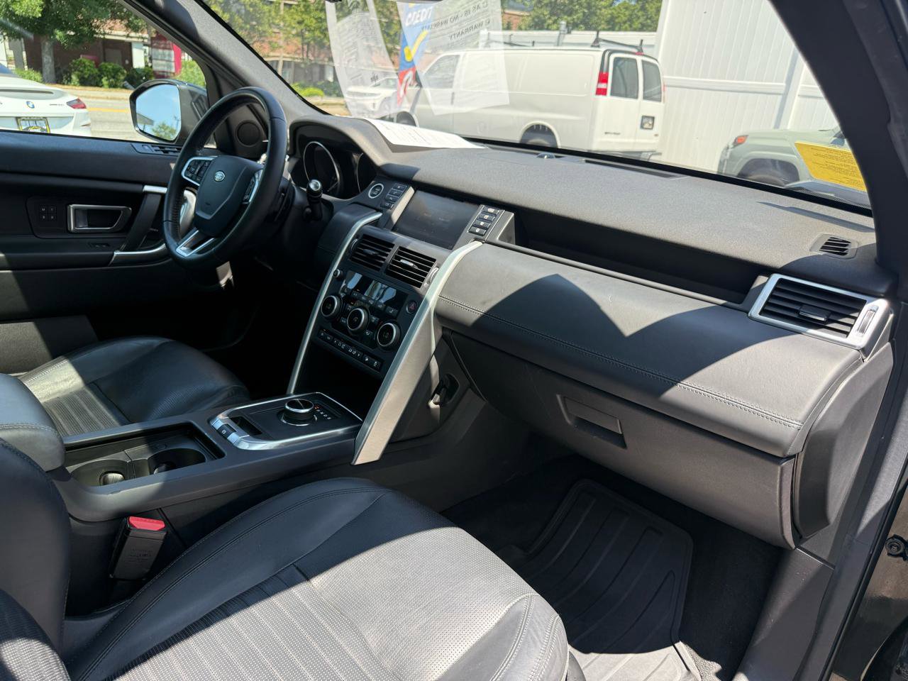 Used 2017 Land Rover Discovery Sport HSE Luxury AWD/4WD image 30