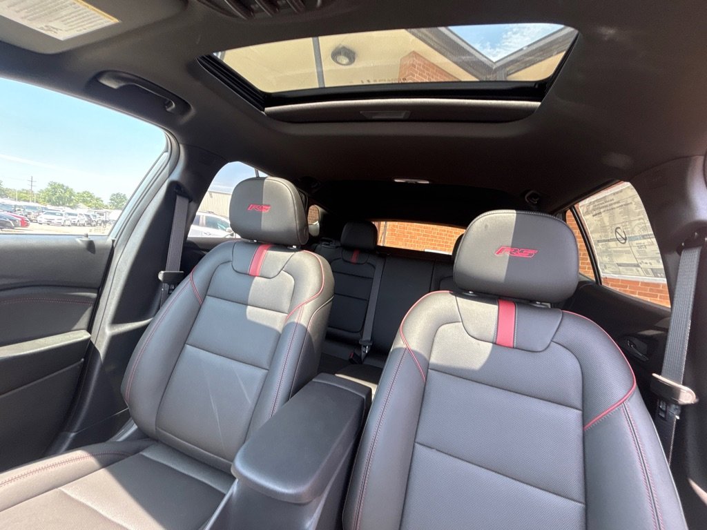 Used 2025 Chevrolet Trax RS w/ Sunroof Package image 17