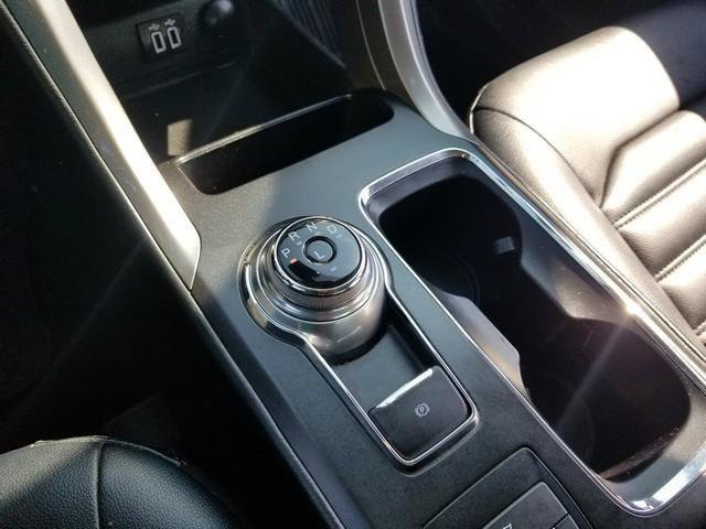 Used 2019 Ford Fusion SEL FWD image 18