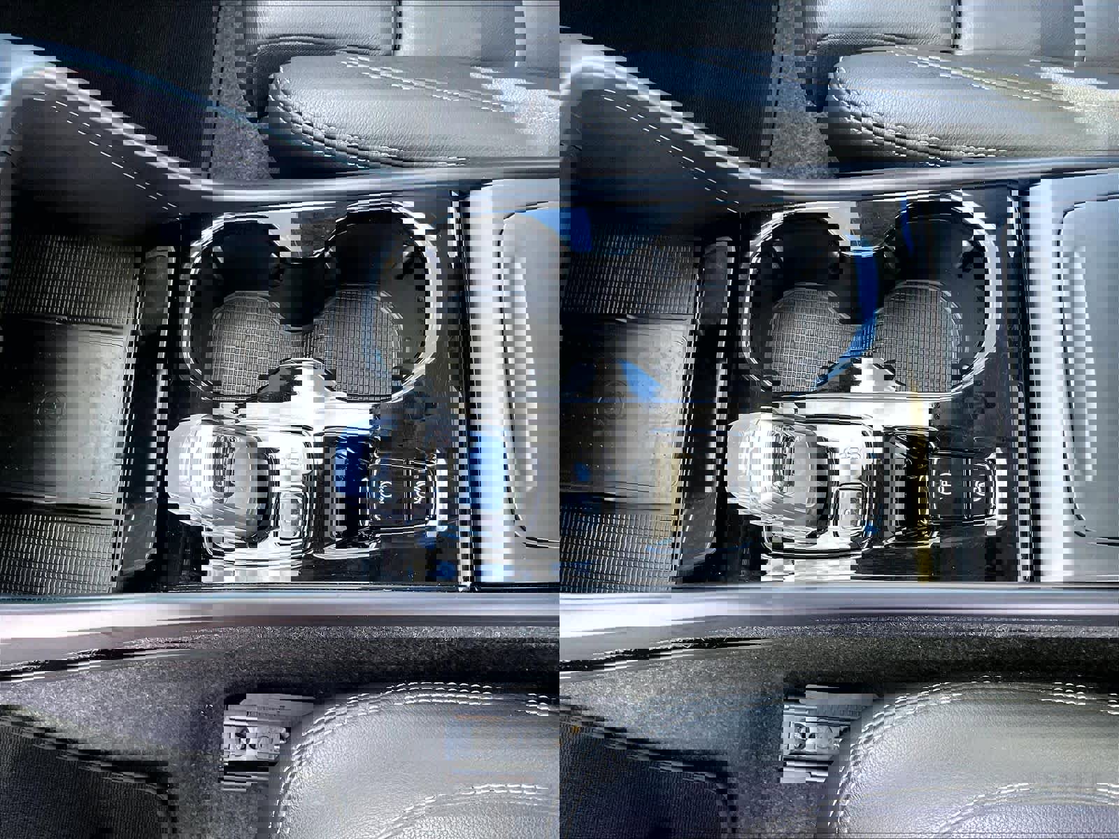 Used 2025 Volvo XC40 B5 Plus image 20