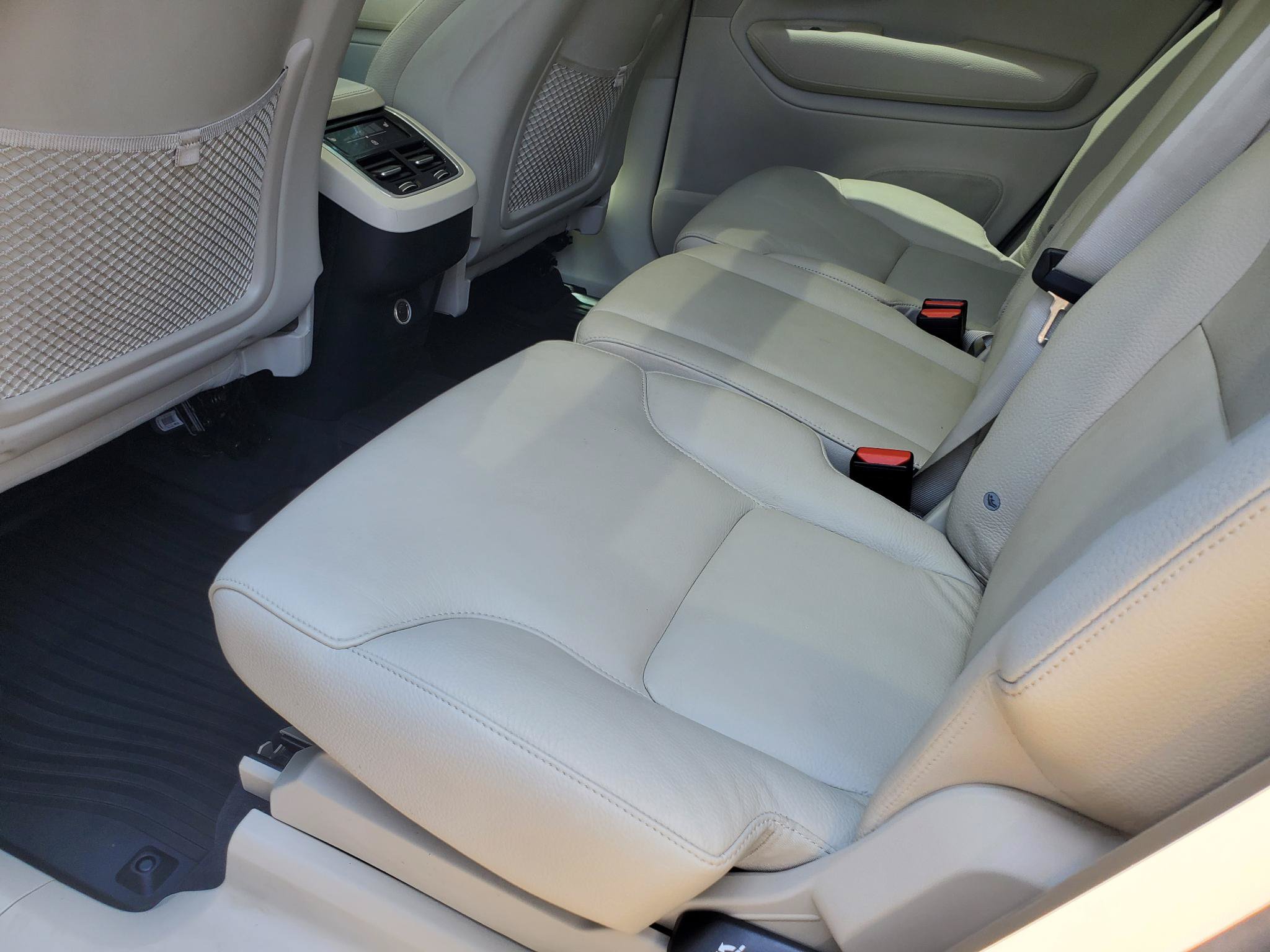 Used 2019 Volvo XC90 T6 Momentum w/ Advanced Package AWD/4WD image 34