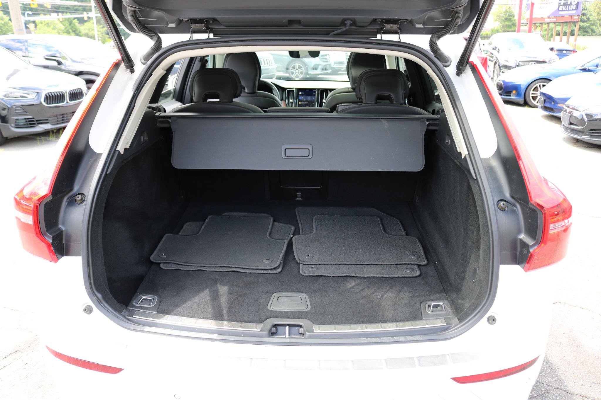Used 2022 Volvo XC60 B5 Momentum AWD/4WD image 21