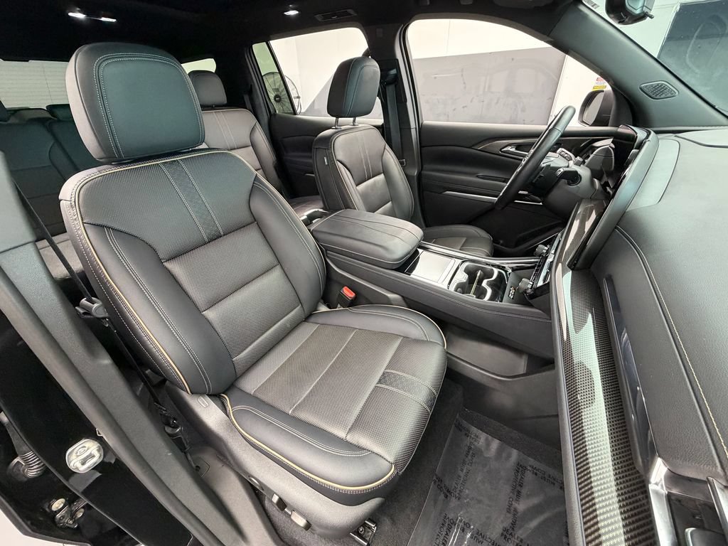 Used 2025 Chevrolet Traverse High Country FWD image 15