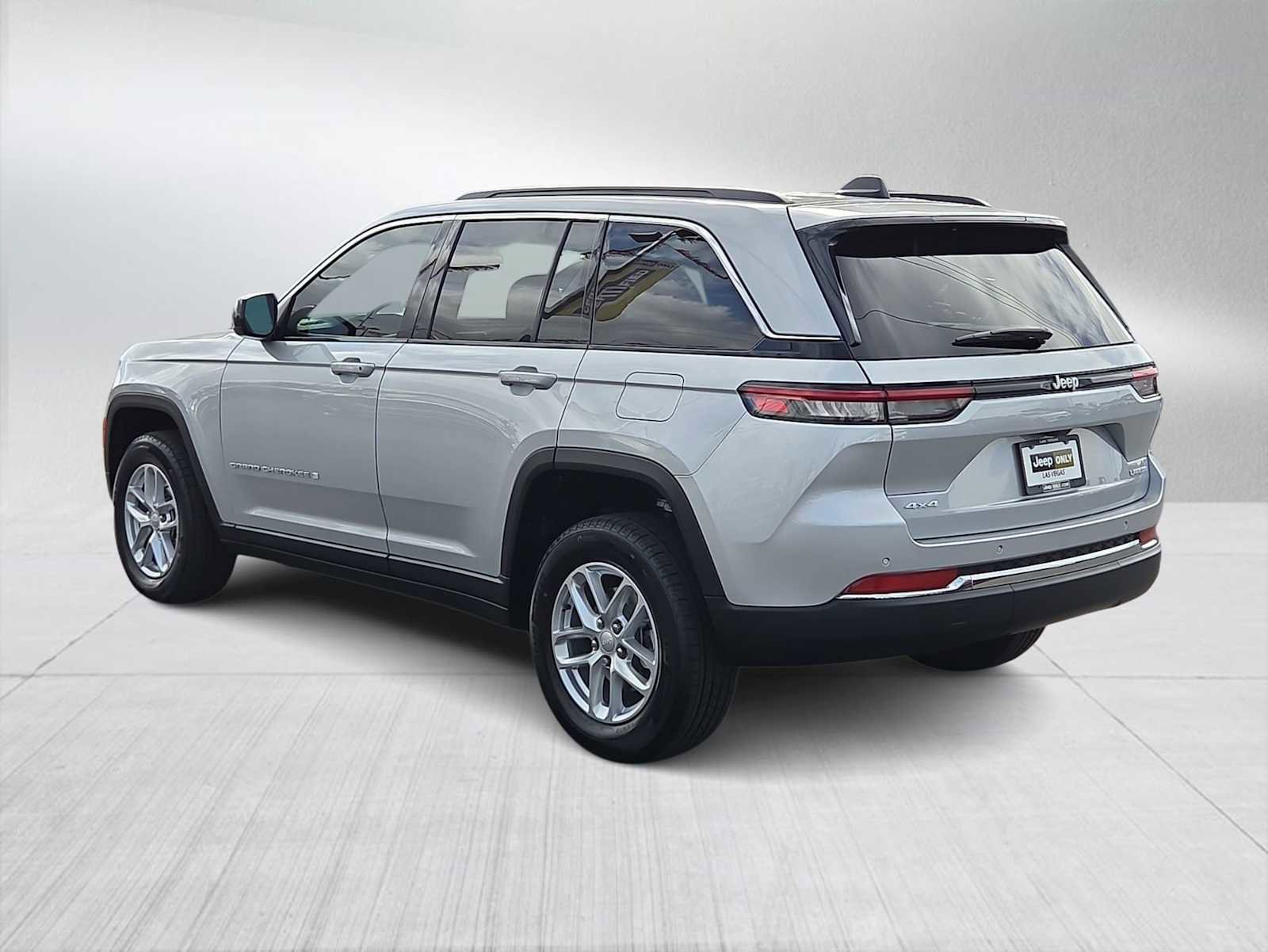 New 2025 Jeep Grand Cherokee Laredo X w/ Luxury Tech Group I image 6