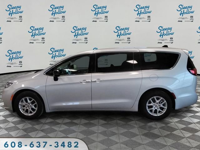 Used 2024 Chrysler Pacifica Touring-L image 8