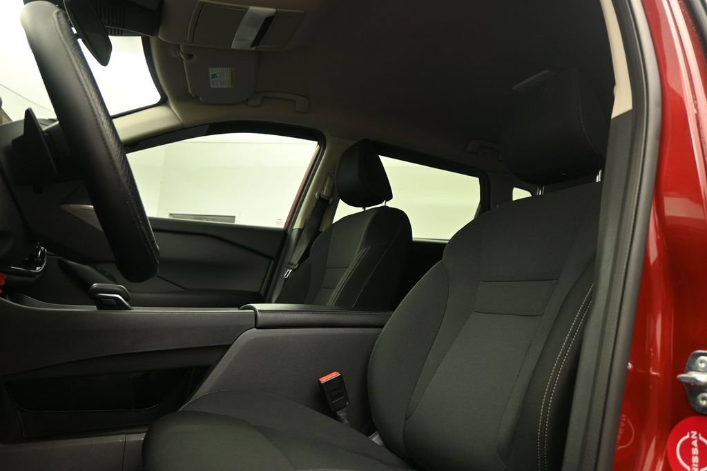 Used 2025 Nissan Rogue S FWD image 14