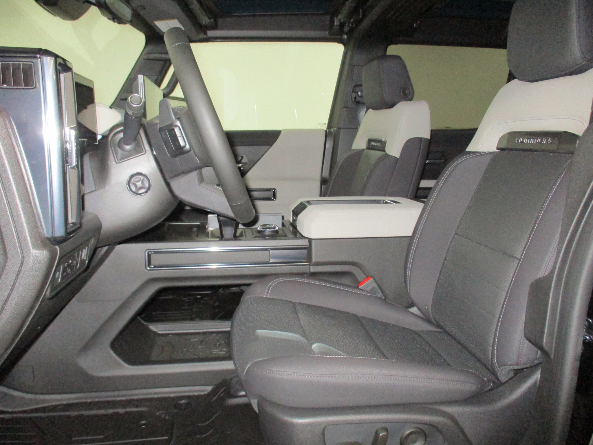 New 2026 GMC Hummer EV 4x4 Crew Cab w/ LPO, Dark Essentials Package image 16