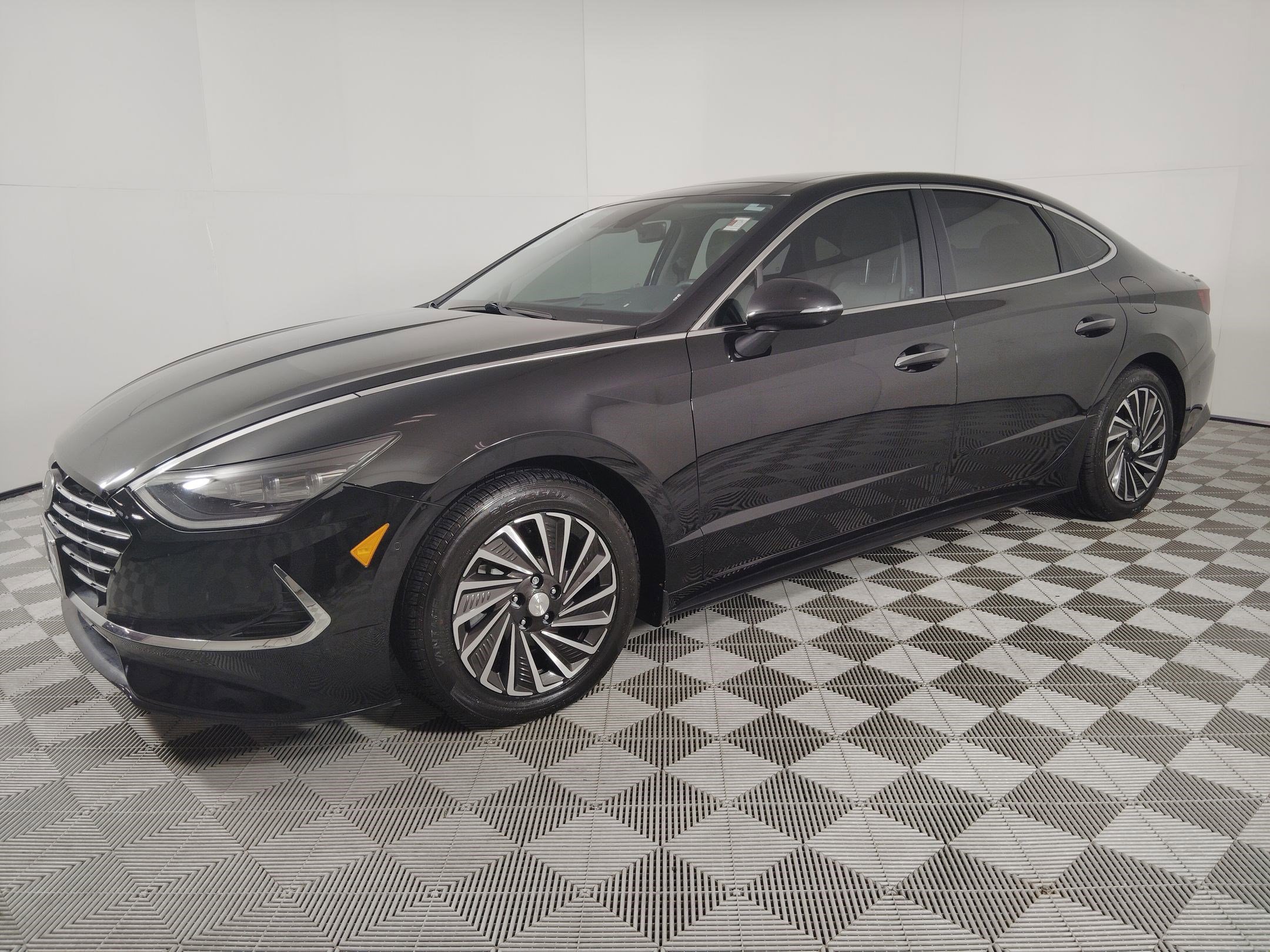 Used 2023 Hyundai Sonata Limited w/ Cargo Package image 22