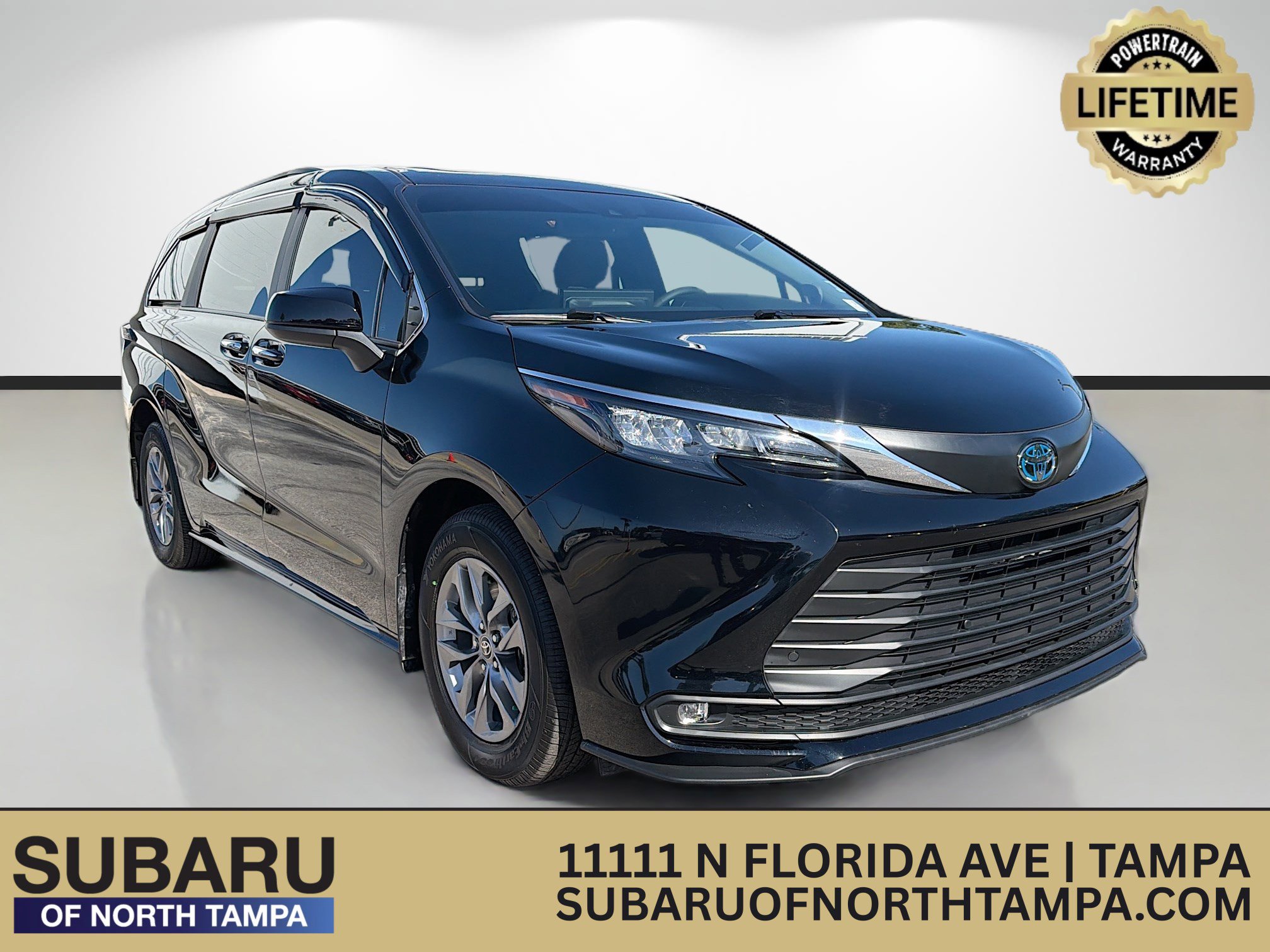 Used 2025 Toyota Sienna XLE w/ XLE Plus Package FWD image 1
