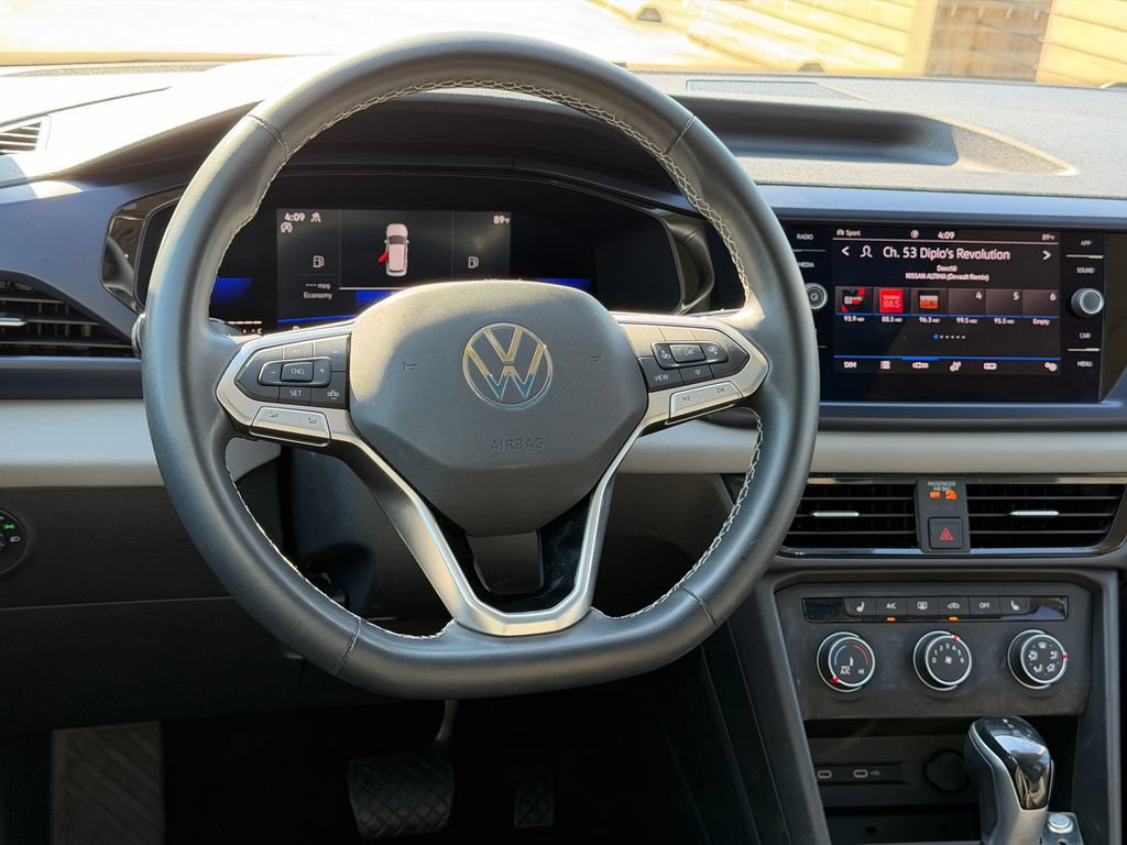 Certified 2022 Volkswagen Taos SE FWD image 14
