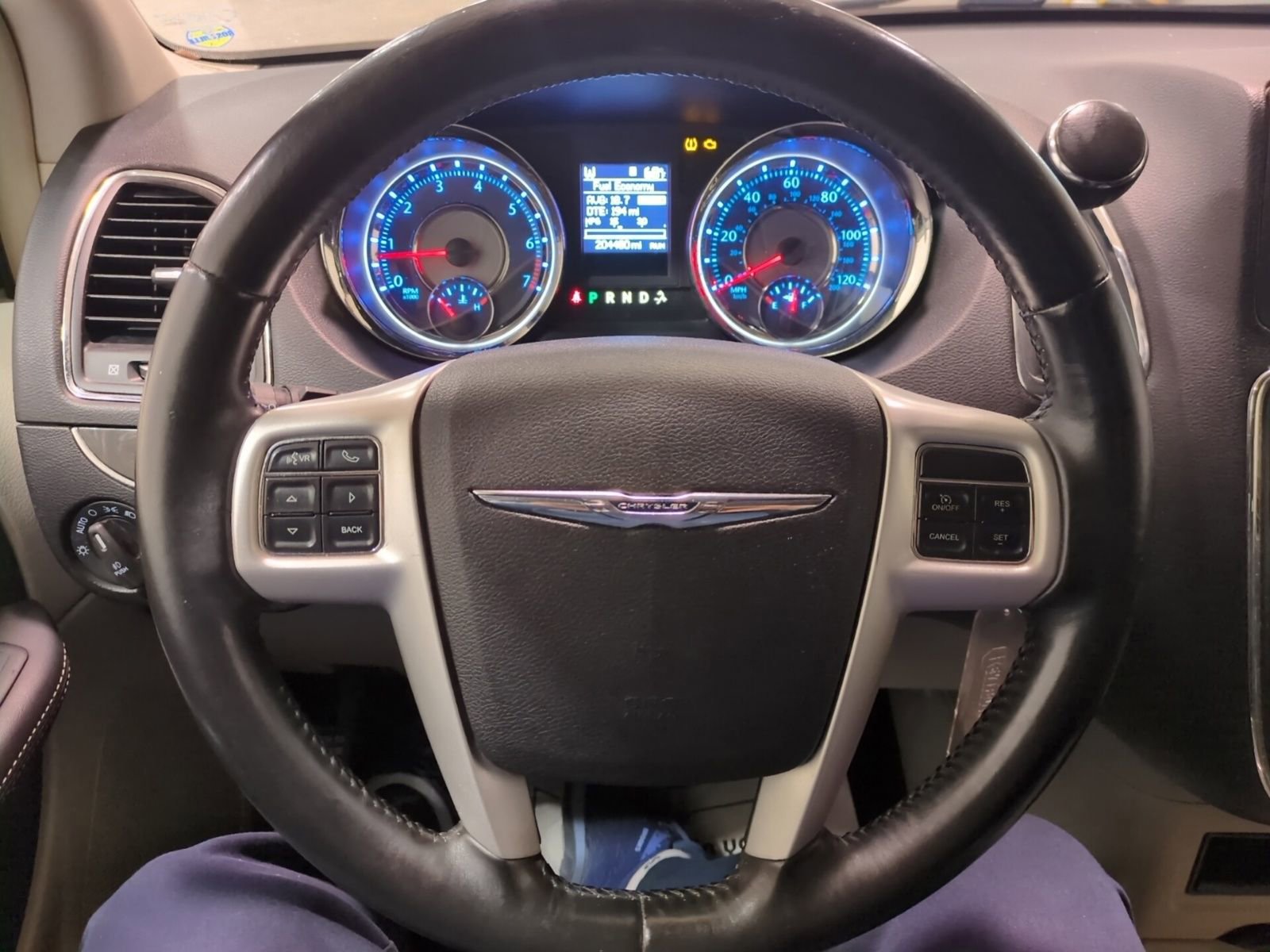 Used 2014 Chrysler Town & Country Touring image 19