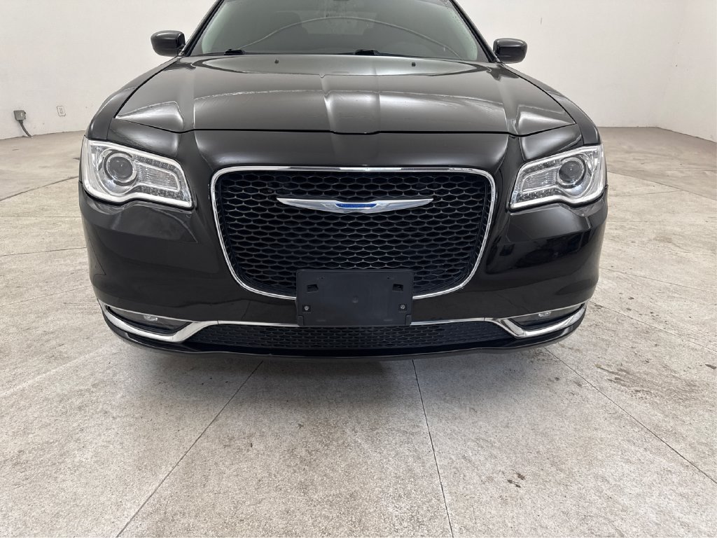 Used 2018 Chrysler 300 Touring w/ Driver Convenience Group RWD image 20
