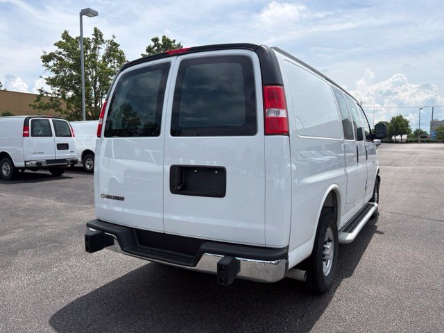 Used 2025 Chevrolet Express 2500 w/ Driver Convenience Package RWD image 5