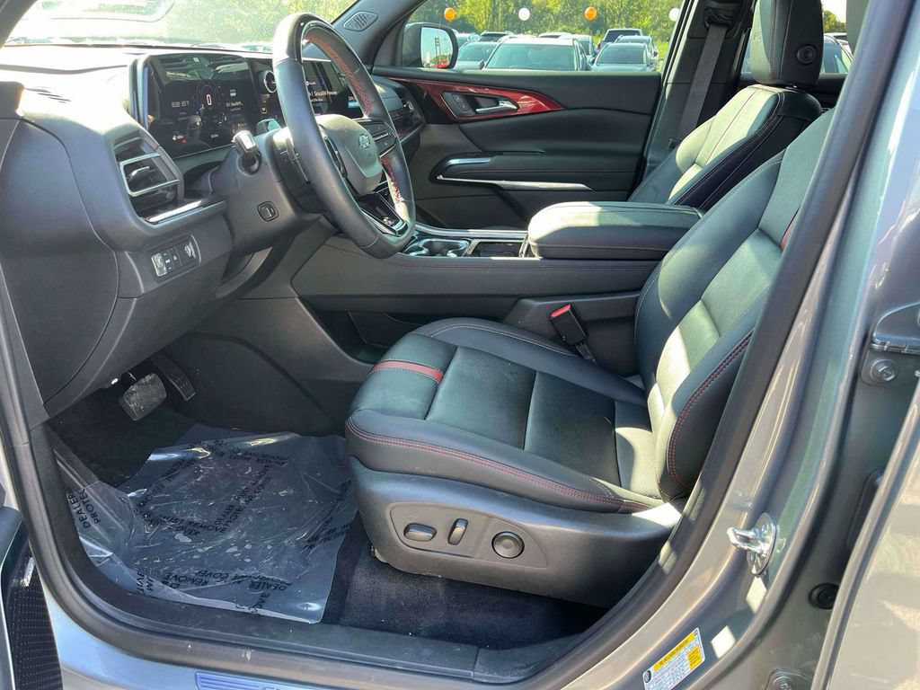 Used 2024 Chevrolet Traverse RS FWD image 18