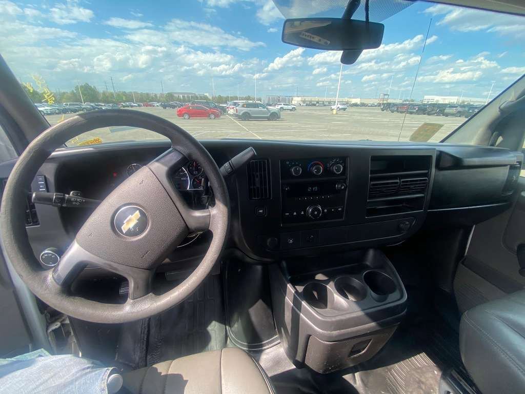 Used 2011 Chevrolet Express 2500 image 8