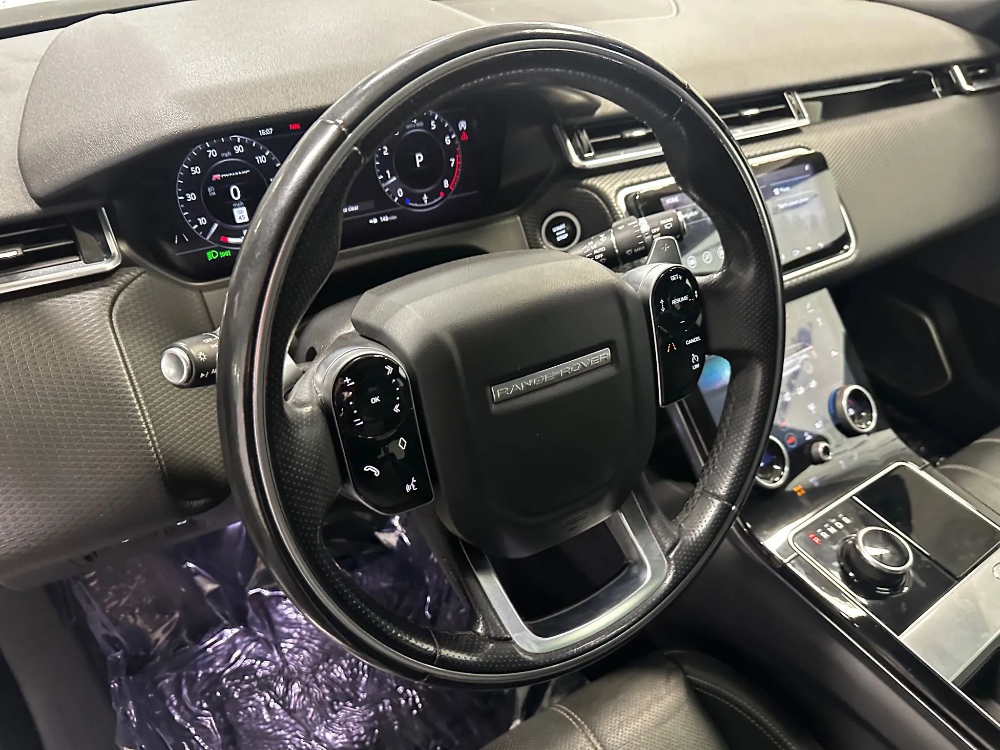 Used 2019 Land Rover Range Rover Velar R-Dynamic SE image 9