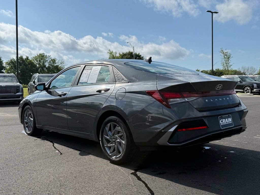 Used 2024 Hyundai Elantra SEL FWD image 7