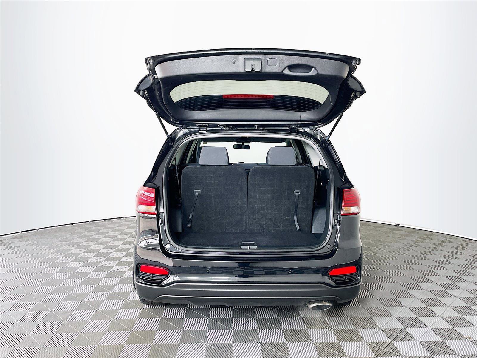 Used 2019 Kia Sorento S image 28