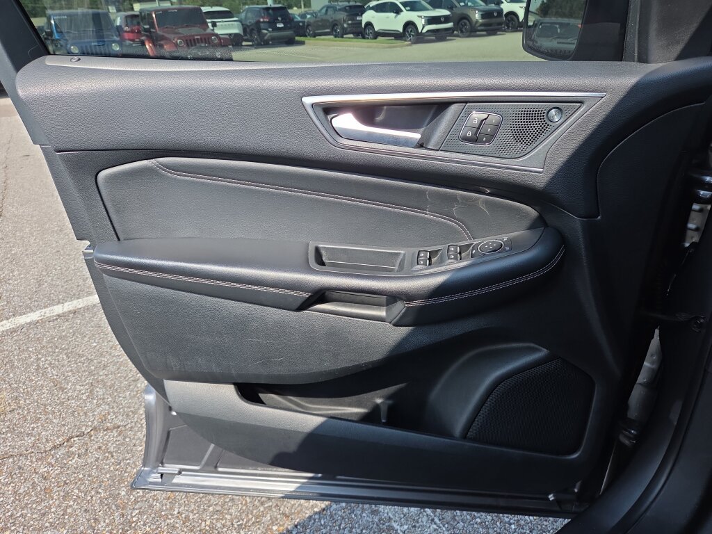 Used 2024 Ford Edge Titanium AWD/4WD image 17