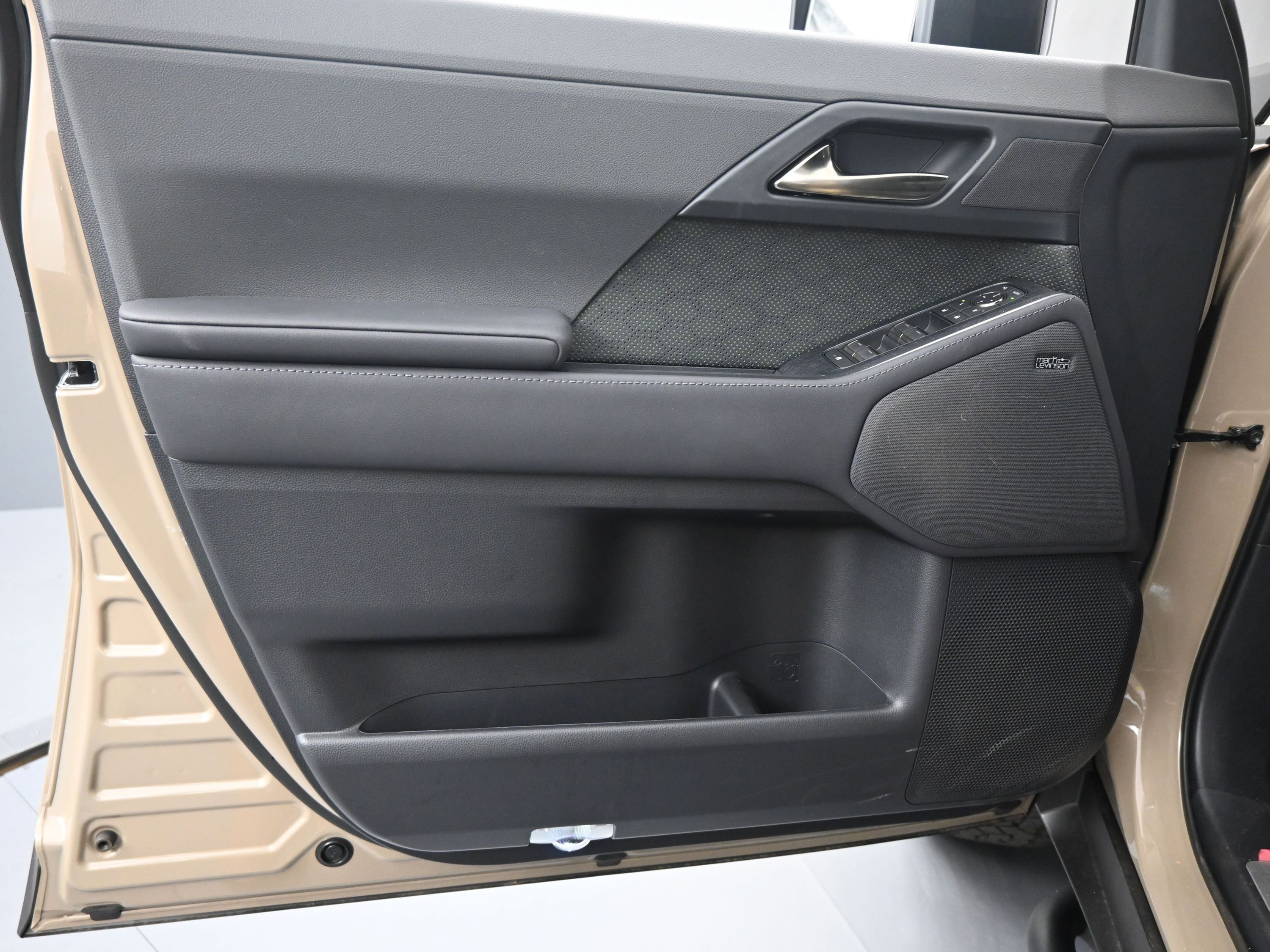 Used 2025 Lexus GX 550 w/ Accessory Package (32) AWD/4WD image 15