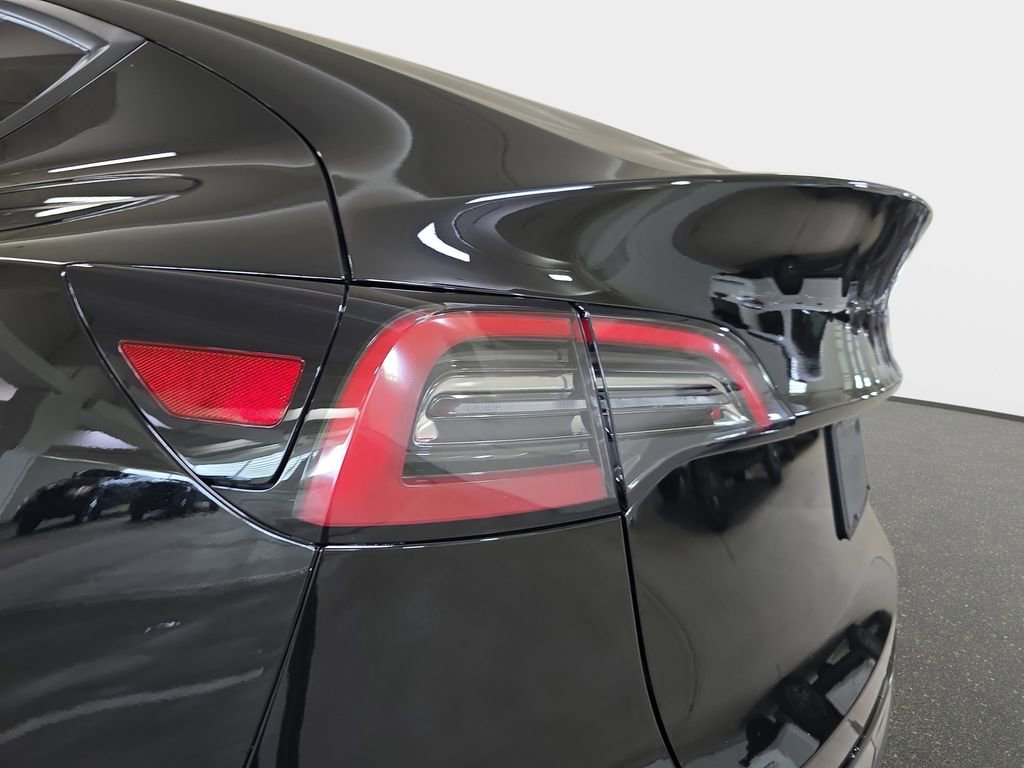 Used 2022 Tesla Model Y Long Range image 33