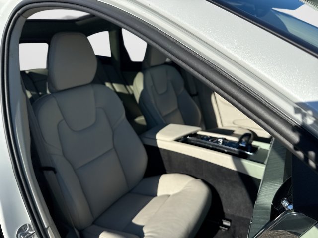 Certified 2024 Volvo XC60 T8 Plus AWD/4WD image 30