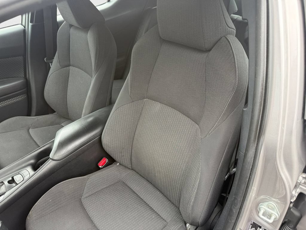 Used 2018 Toyota C-HR XLE FWD image 23