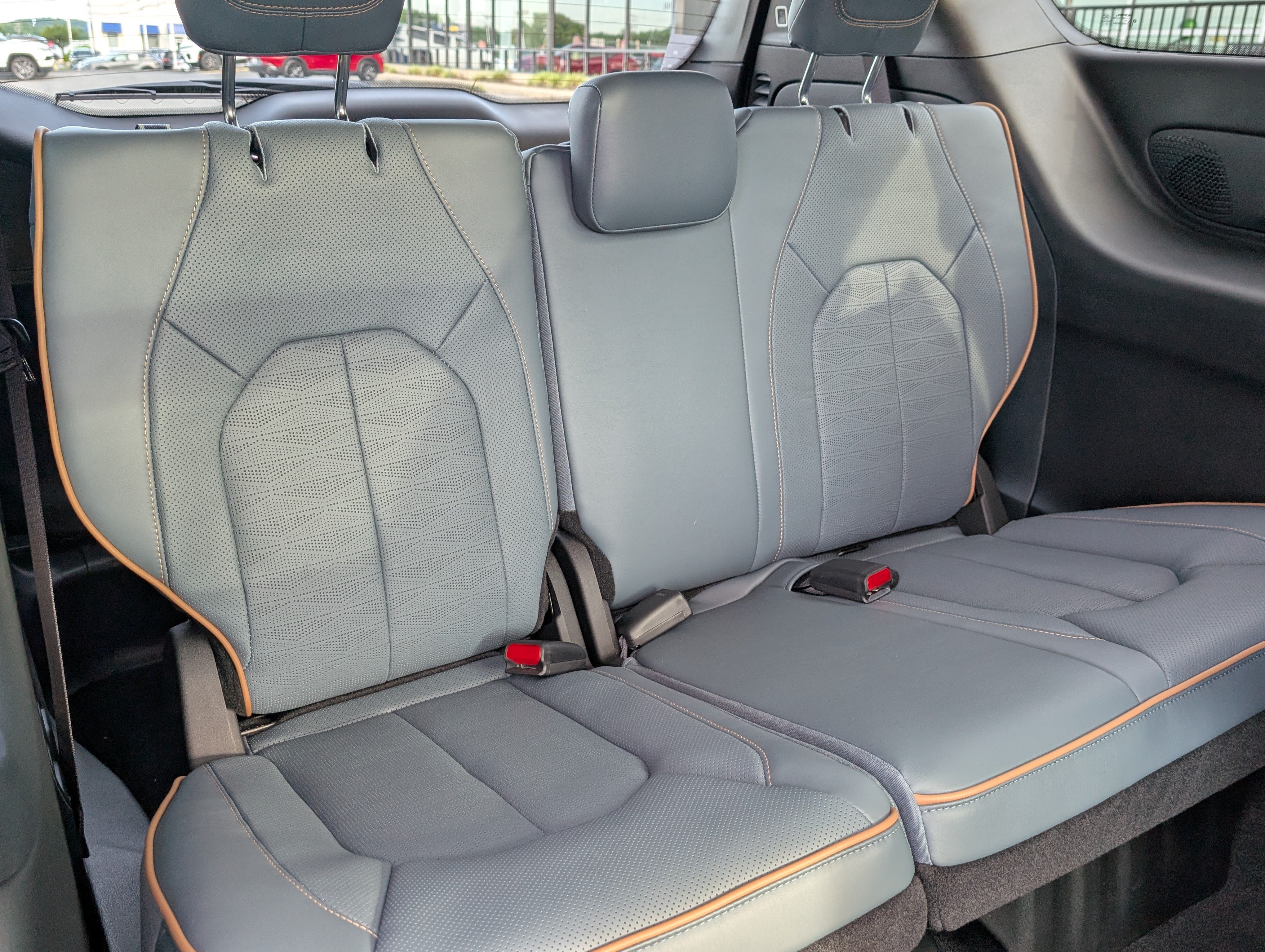 New 2027 Chrysler Pacifica Pinnacle w/ Theater Group AWD/4WD image 11