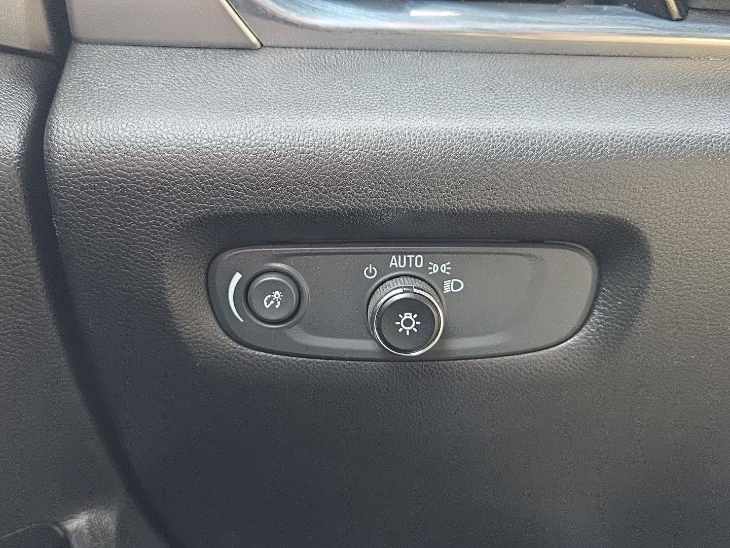 Used 2023 Chevrolet Traverse LT image 17