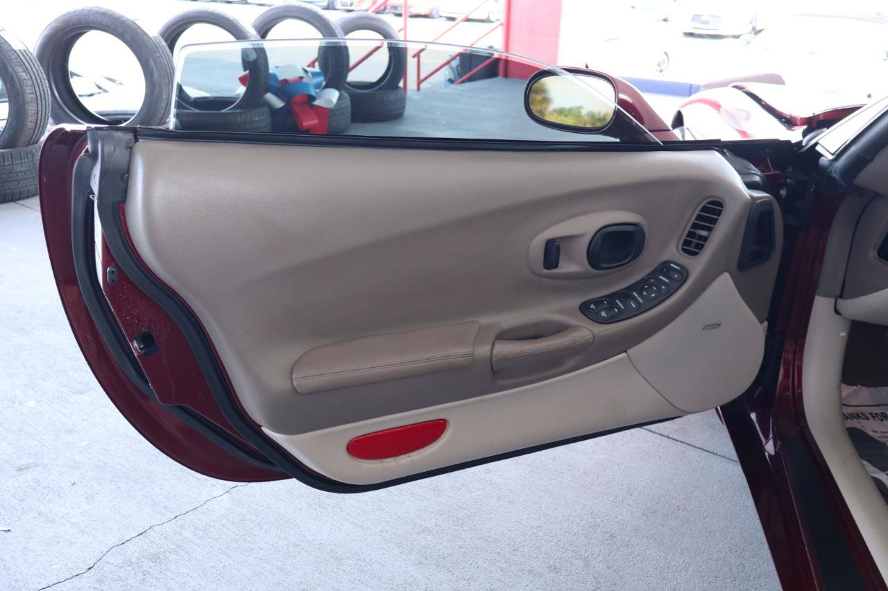 Used 2003 Chevrolet Corvette Coupe w/ Preferred Equipment Group RWD image 28